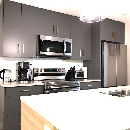 Brand New 2Br Condo With Outdoor Swimming Pool And Hot Tub Canmore Exterior photo