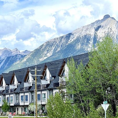 Brand New 2Br Condo With Outdoor Swimming Pool And Hot Tub Canmore Exterior photo