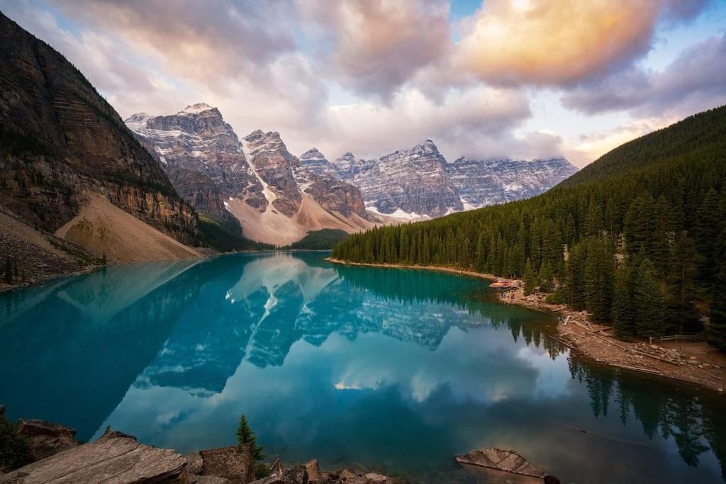 Brand New 2Br Condo With Outdoor Swimming Pool And Hot Tub Canmore Exterior photo