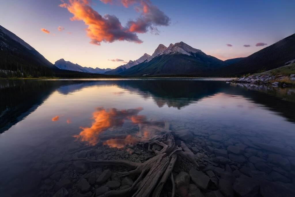 Brand New 2Br Condo With Outdoor Swimming Pool And Hot Tub Canmore Exterior photo