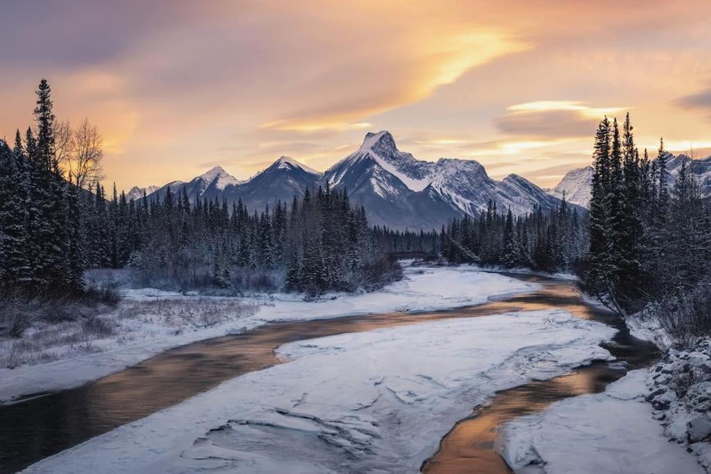 Brand New 2Br Condo With Outdoor Swimming Pool And Hot Tub Canmore Exterior photo