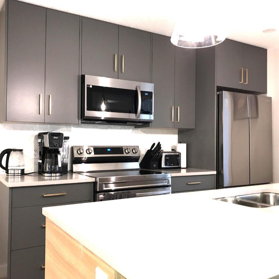 Brand New 2Br Condo With Outdoor Swimming Pool And Hot Tub Canmore Exterior photo