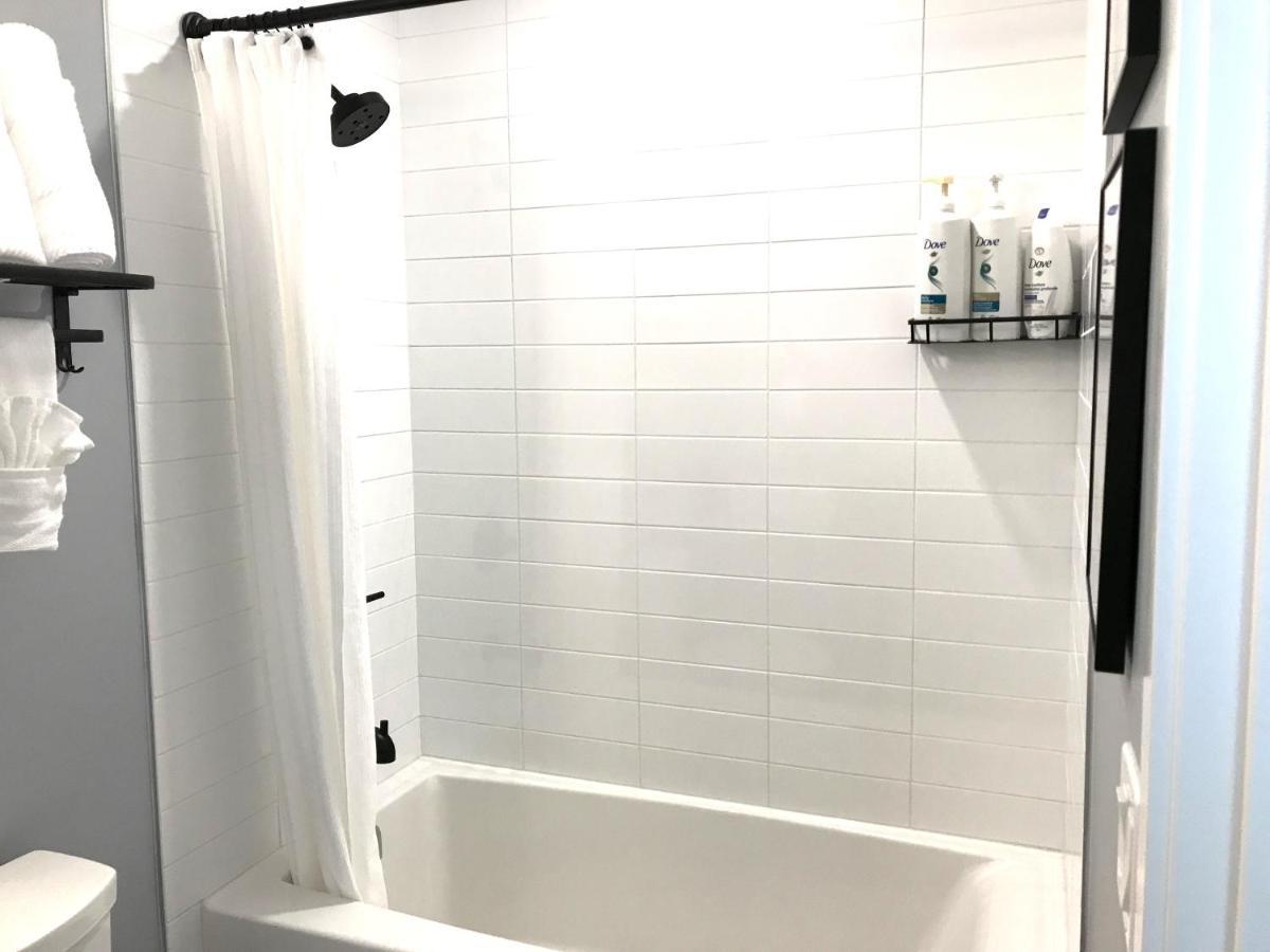 Brand New 2Br Condo With Outdoor Swimming Pool And Hot Tub Canmore Exterior photo