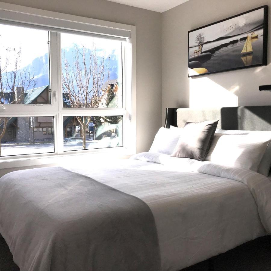 Brand New 2Br Condo With Outdoor Swimming Pool And Hot Tub Canmore Exterior photo