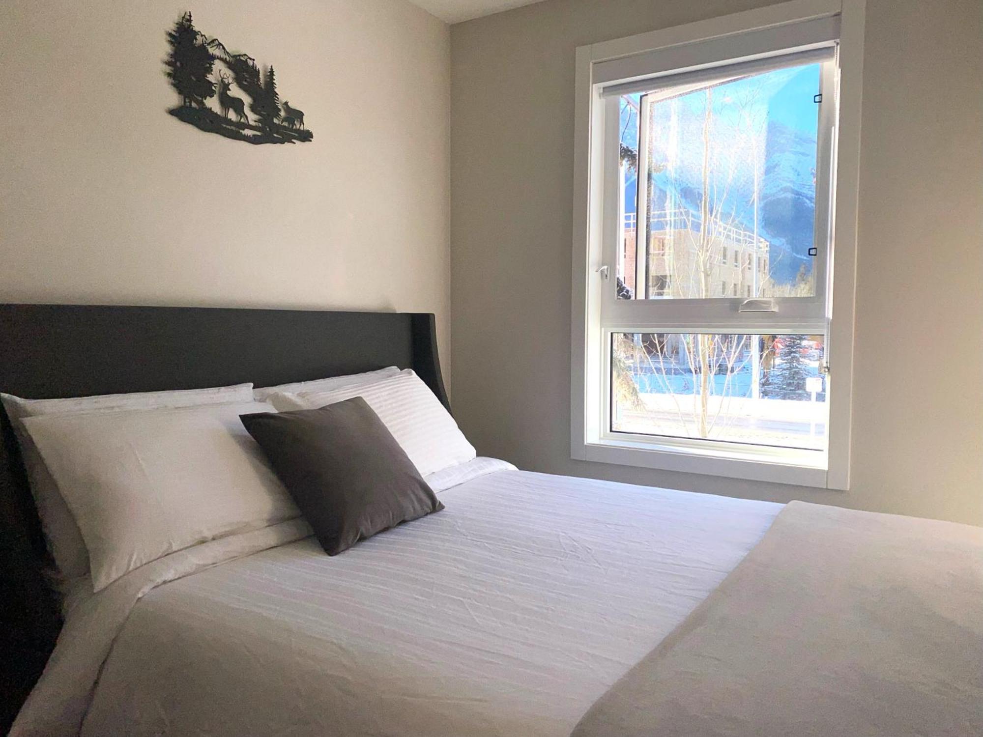 Brand New 2Br Condo With Outdoor Swimming Pool And Hot Tub Canmore Exterior photo