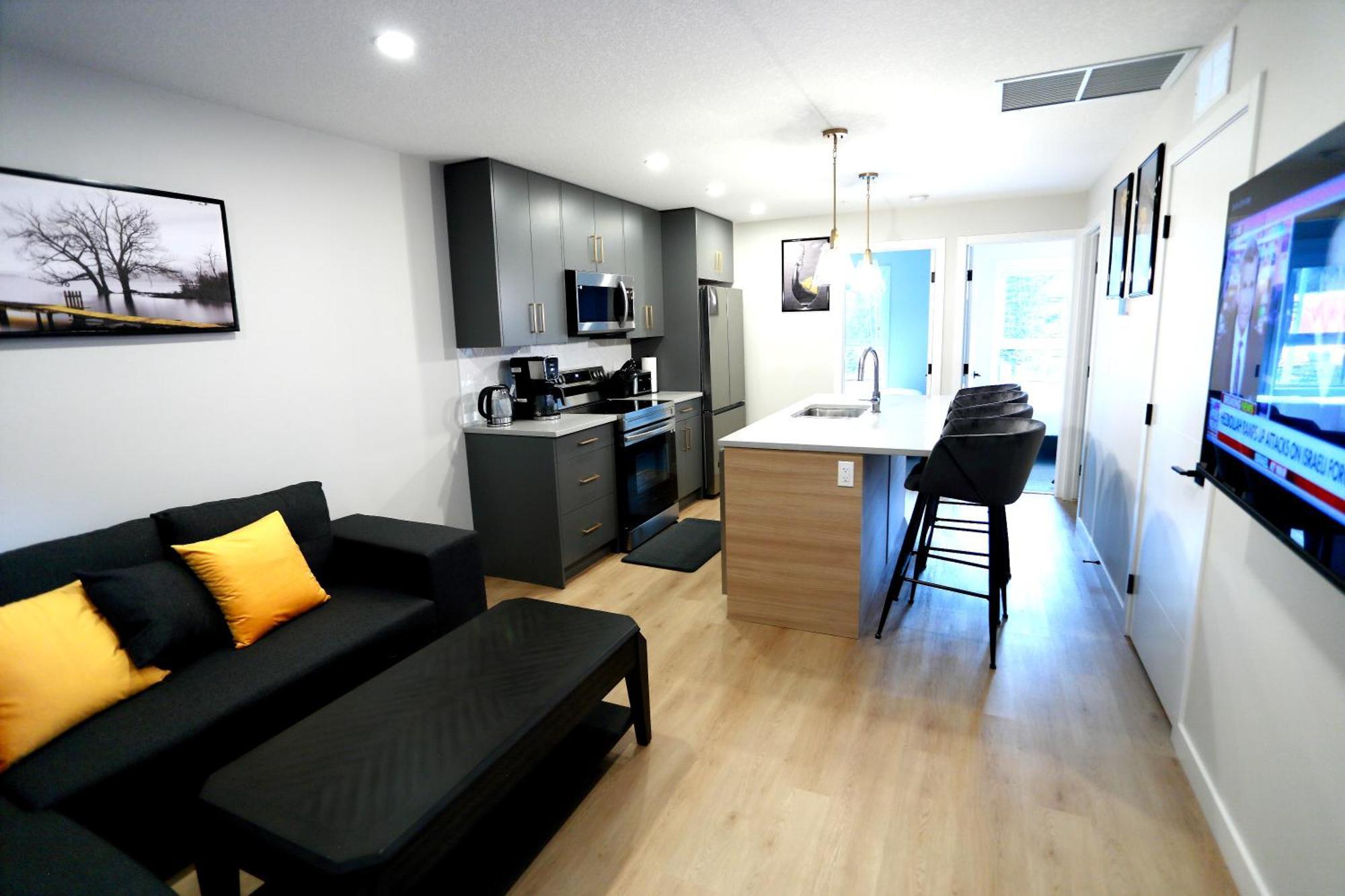 Brand New 2Br Condo With Outdoor Swimming Pool And Hot Tub Canmore Exterior photo