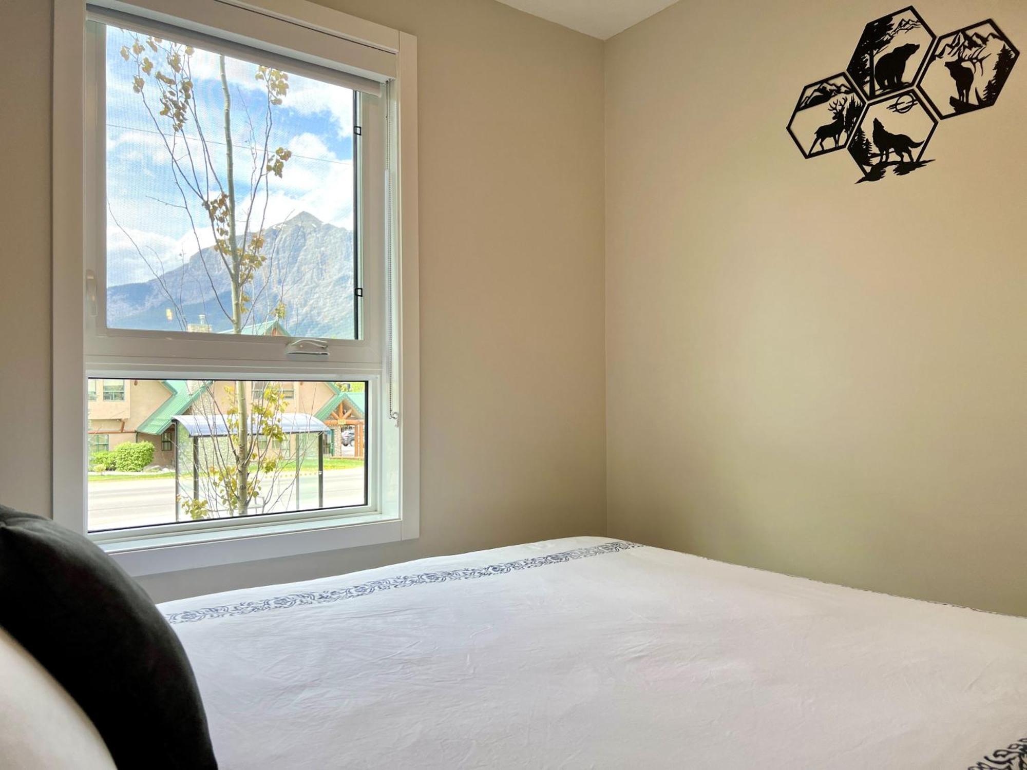 Brand New 2Br Condo With Outdoor Swimming Pool And Hot Tub Canmore Exterior photo