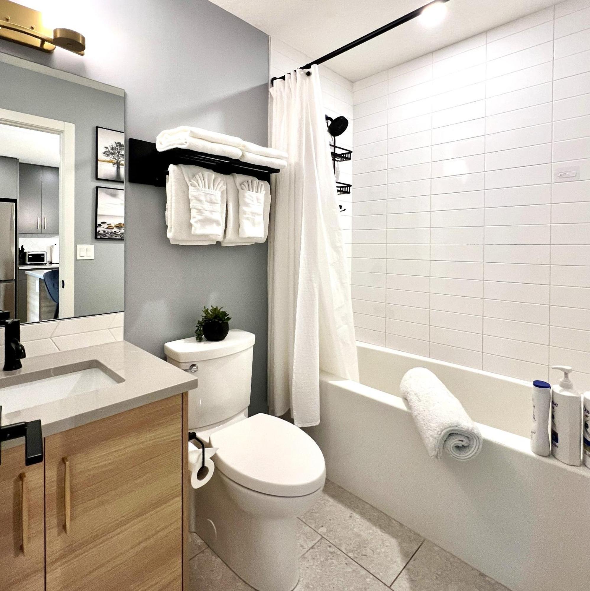 Brand New 2Br Condo With Outdoor Swimming Pool And Hot Tub Canmore Exterior photo