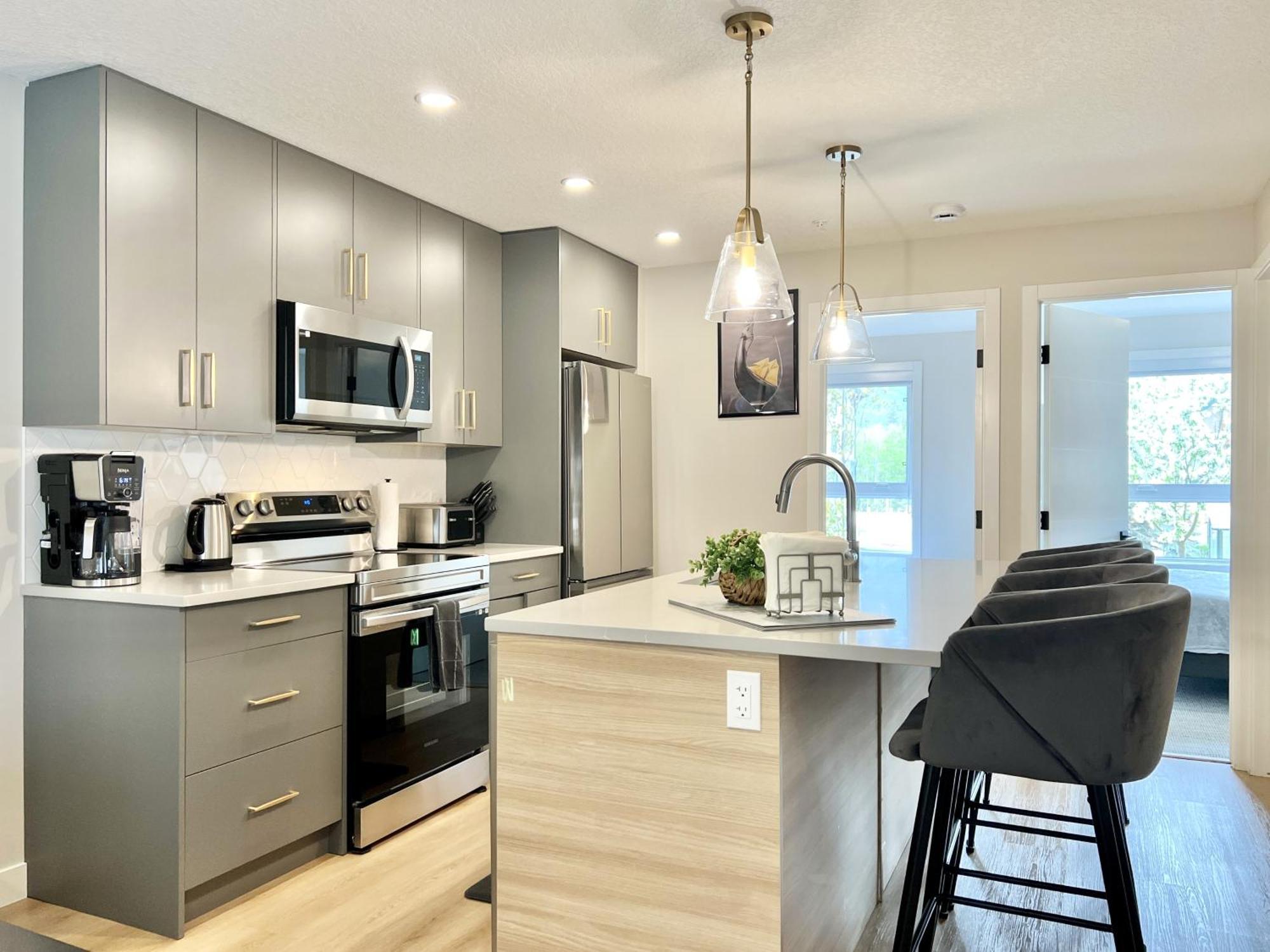 Brand New 2Br Condo With Outdoor Swimming Pool And Hot Tub Canmore Exterior photo